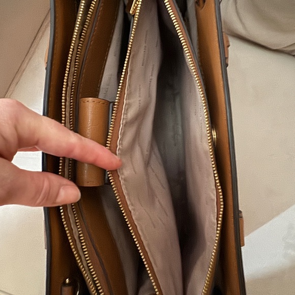 Michael Kors handbag, camel, leather, comes w/shoulder strap, 13”wide, 9.5”deep - Picture 7 of 11